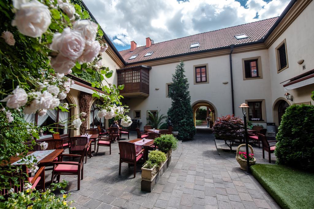 Hotel Octarna - Free Parking Kroměříž Esterno foto